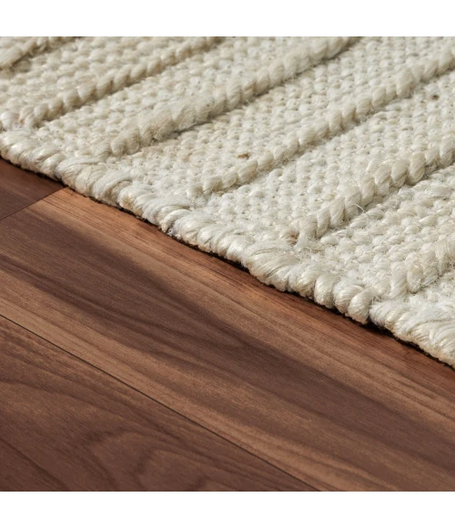 LR Home Mesa White MESAA 5ft. x 7ft.9in. Rectangle Rug