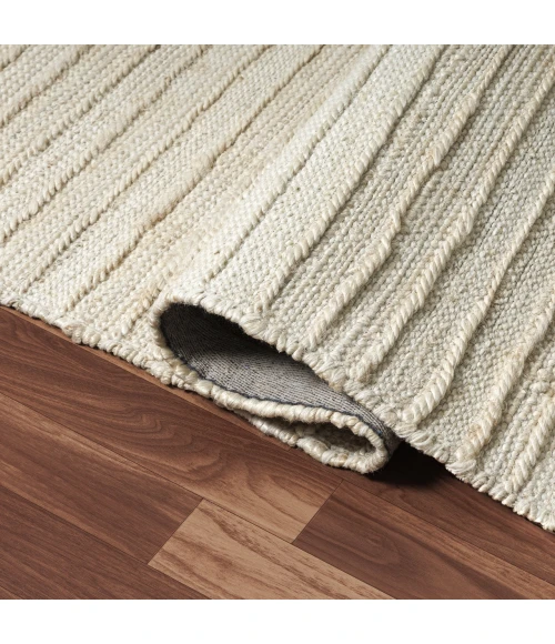 LR Home Mesa White MESAA 5ft. x 7ft.9in. Rectangle Rug