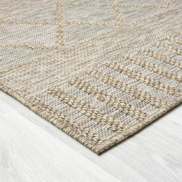 LR Home Oslo 82118 Tan/ Cream 5'0" X 7'0 Rect. Rug