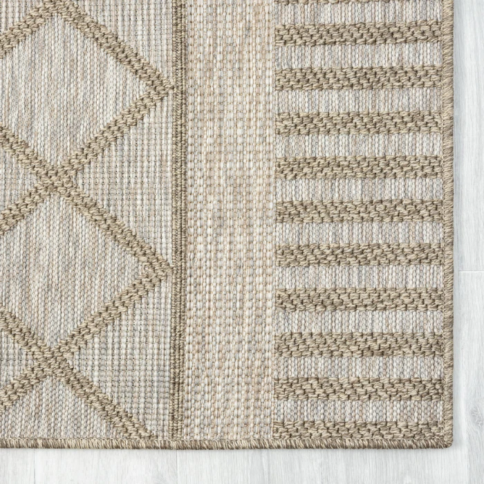 LR Home Oslo 82118 Tan/ Cream 5'0" X 7'0 Rect. Rug