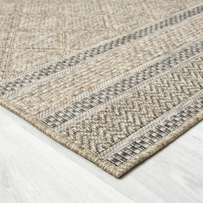 LR Home Oslo 82119 Tan/ Cream 5'0" X 7'0 Rect. Rug