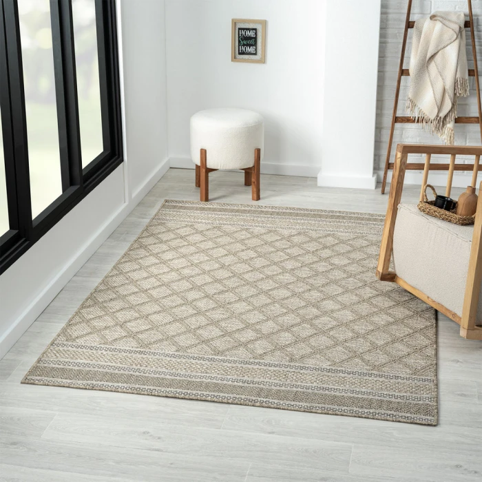 LR Home Oslo 82119 Tan/ Cream 5'0" X 7'0 Rect. Rug