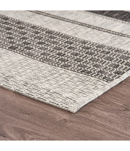 LR Home Sun Shower 81246 Gray/ Black 7'9" X 9'9 Rect. Rug