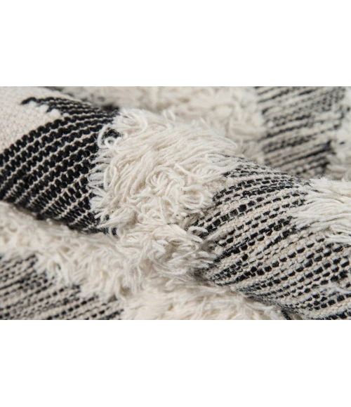 Momeni Indio Area Rug IND-5 Sierra Black 5' X 7'