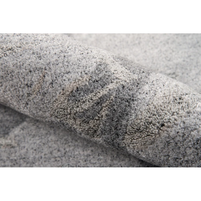 Momeni Millennia Area Rug MI-04 Silver 2' X 3'