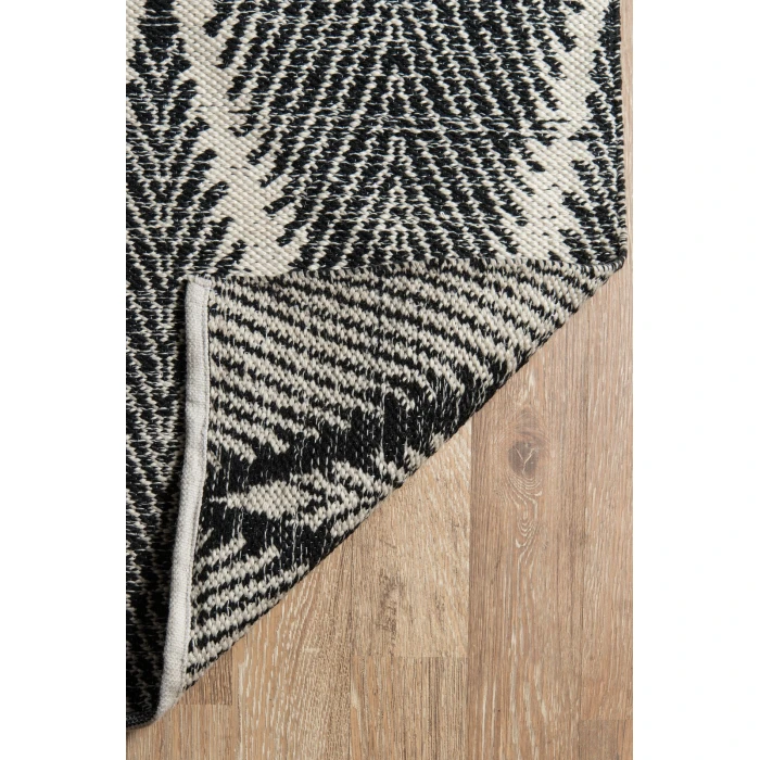 Momeni River Area Rug RIV-1 Beacon Black 7'6 X 9'6