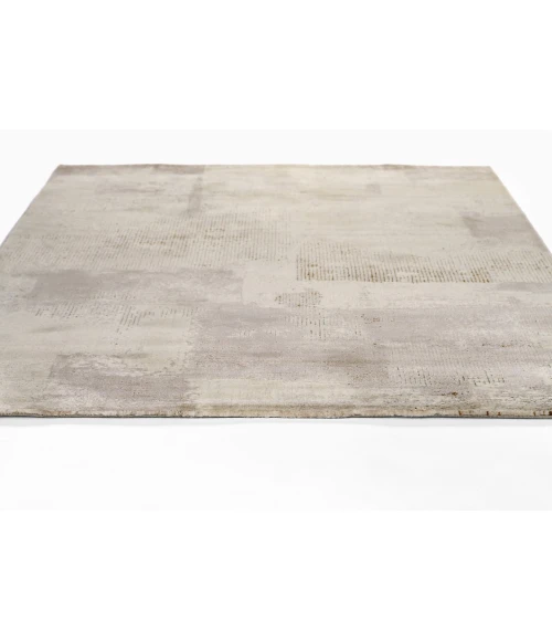 Momeni Vera Ivory VRA-4 2ft. x 3ft. Rect. Rug