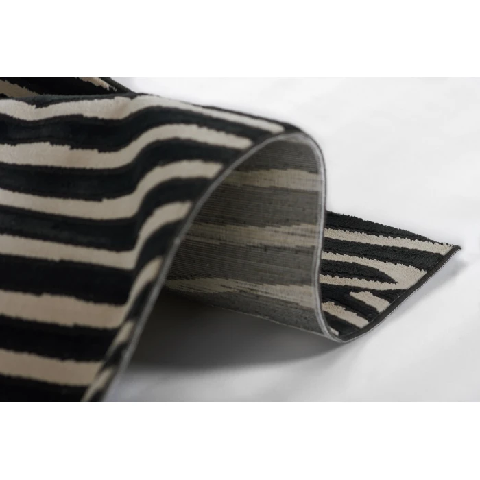 Momeni Xander Area Rug XAN-2 Black 5'3 X 7'6