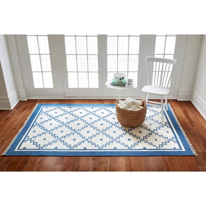 Erin Gates Thompson Blue THO-9 2ft.3in. X 8ft. Rect. Rug