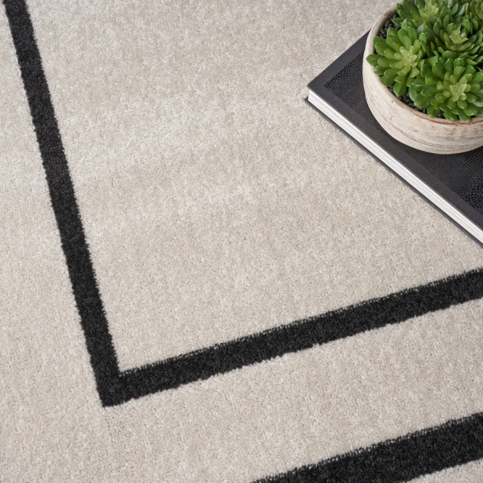 Nourison Nourison Essentials Area Rug NRE02 Ivory/Black