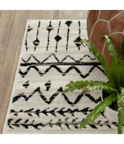 Oriental Weavers Georgia 8826E Ivory/ Black Area Rug 1 ft. 10 in. X 7 ft. 6 in. Runner