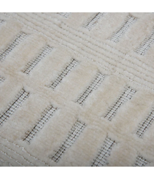Rizzy Home Manhattan Ivory MAH702 5 ft. X 8 ft. Rect. Rug