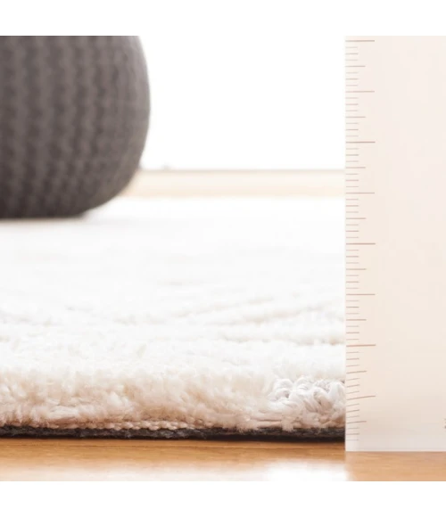 Safavieh Audrey AUD104 Grey / Ivory 4' X 6' Rectangle Area Rug