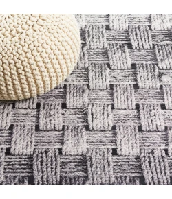 Safavieh Barbados BAR557 Black / Ivory 5'-3" X 7'-6" Rectangle Area Rug