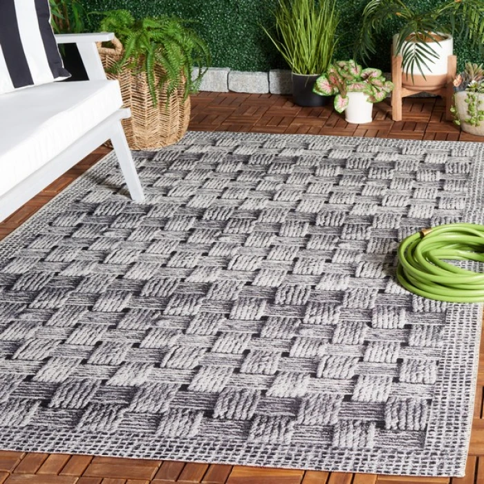 Safavieh Barbados BAR557 Black / Ivory 4' X 6' Rectangle Area Rug