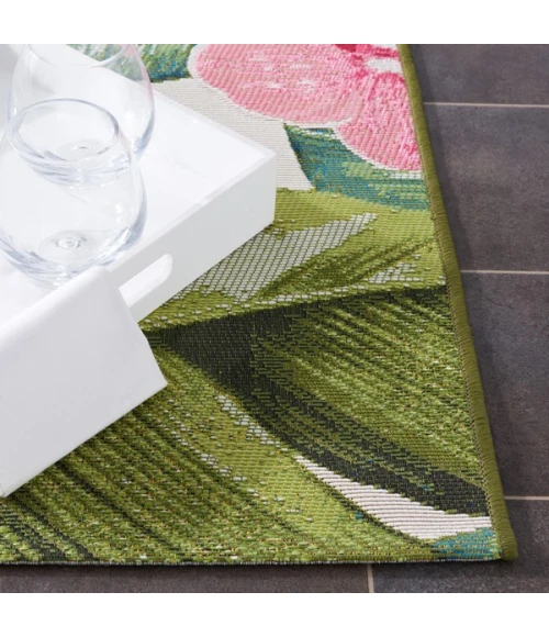 Safavieh Barbados BAR596 Green / Pink 6'-6" X 6'-6" Round Area Rug