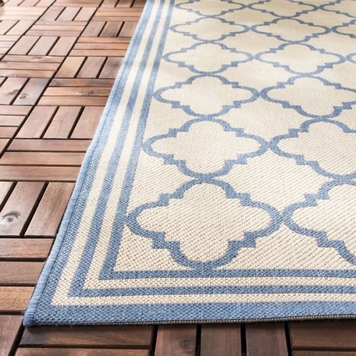 Safavieh Beach House BHS121 Cream / Blue 4' X 4' Round Area Rug