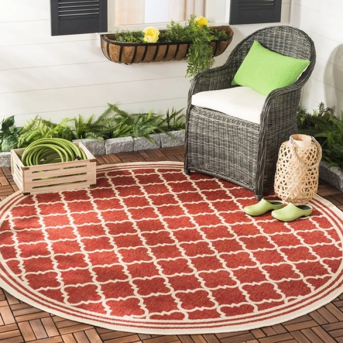 Safavieh Beach House BHS121 Red / Creme 6'-7" X 6'-7" Round Area Rug