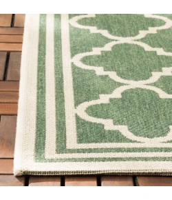 Safavieh Beach House BHS121 Green / Creme 2'-2" X 4' Accent Area Rug