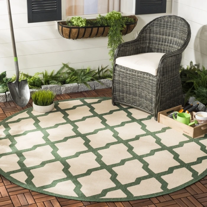 Safavieh Beach House BHS122 Cream / Green 6'-7" X 6'-7" Round Area Rug