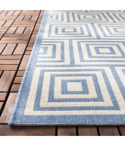 Safavieh Beach House BHS128 Blue / Creme 6'-7" X 6'-7" Square Area Rug