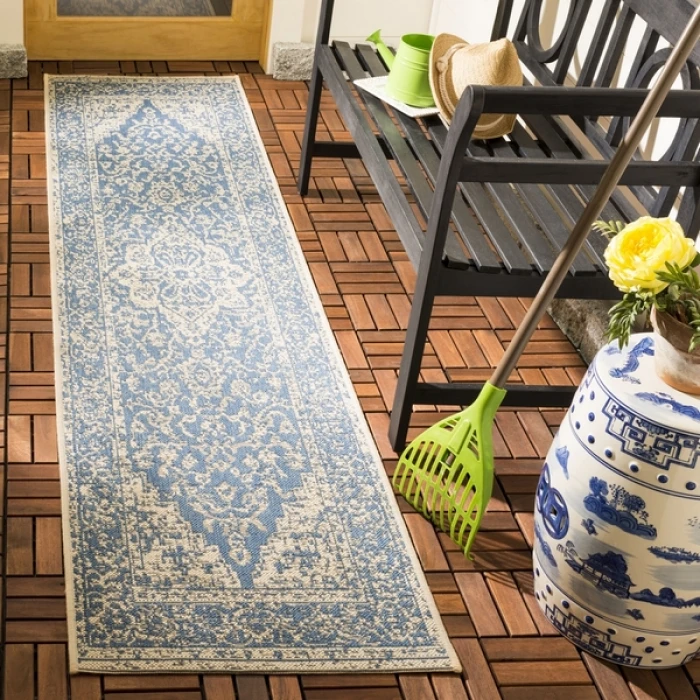 Safavieh Beach House BHS137 Blue / Creme 2'-2" X 10' Runner Area Rug