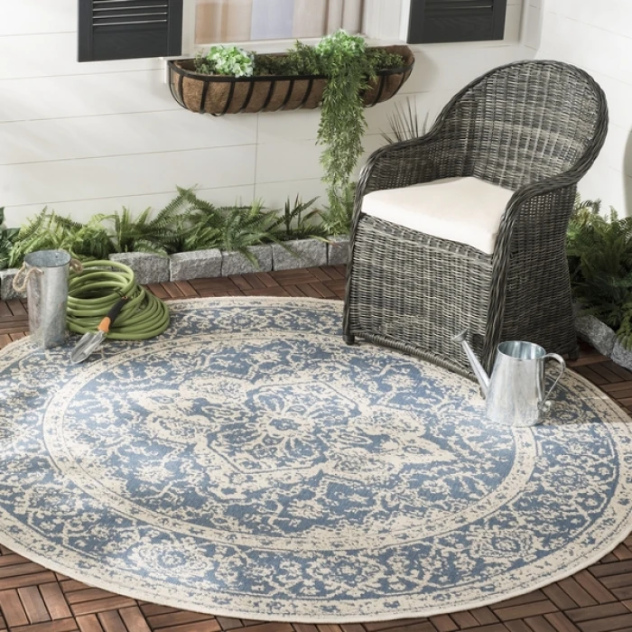 Safavieh Beach House BHS137 Blue / Creme 6'-7" X 6'-7" Round Area Rug