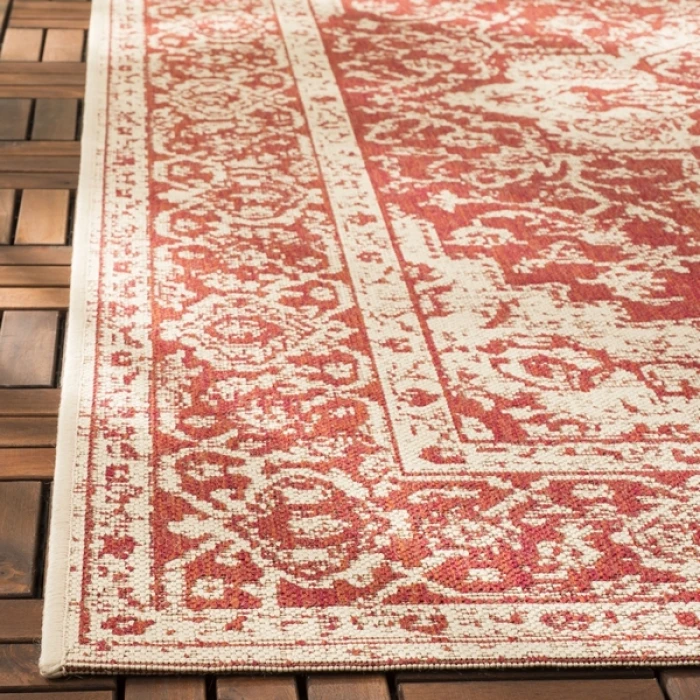 Safavieh Beach House BHS137 Red / Creme 4' X 4' Square Area Rug