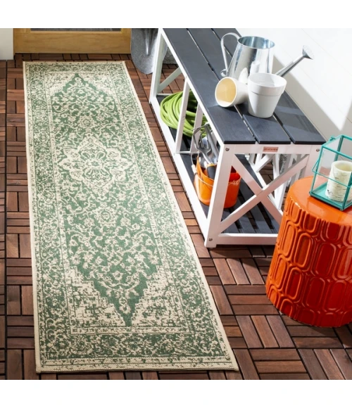 Safavieh Beach House BHS137 Green / Creme 2'-2" X 12' Runner Area Rug