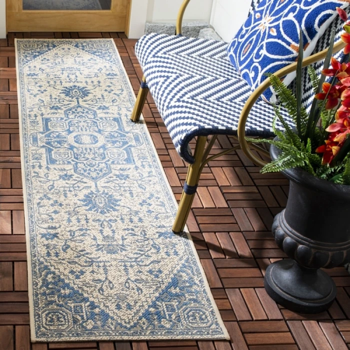 Safavieh Beach House BHS138 Blue / Creme 2'-2" X 8' Runner Area Rug