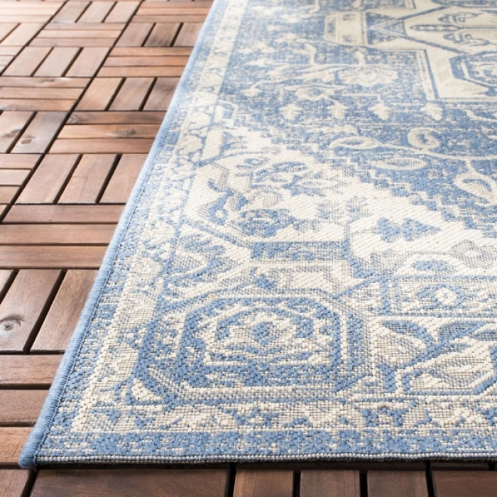 Safavieh Beach House BHS138 Cream / Blue 4' X 4' Round Area Rug