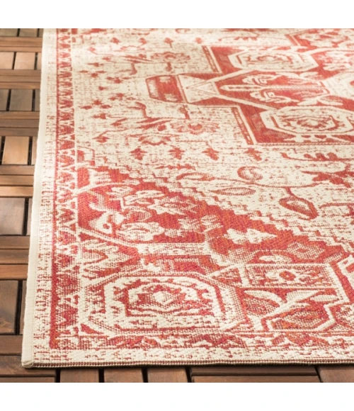 Safavieh Beach House BHS138 Red / Creme 6'-7" X 6'-7" Round Area Rug