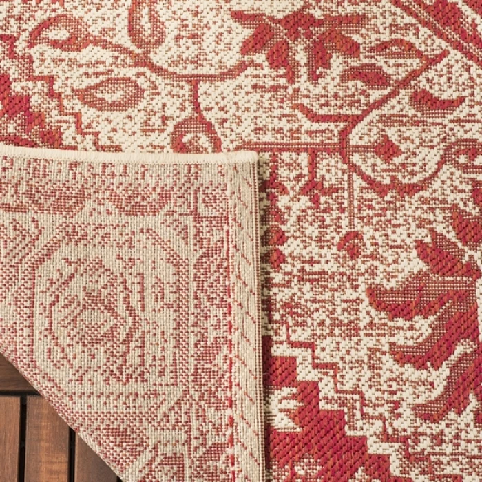 Safavieh Beach House BHS138 Red / Creme 4' X 4' Square Area Rug
