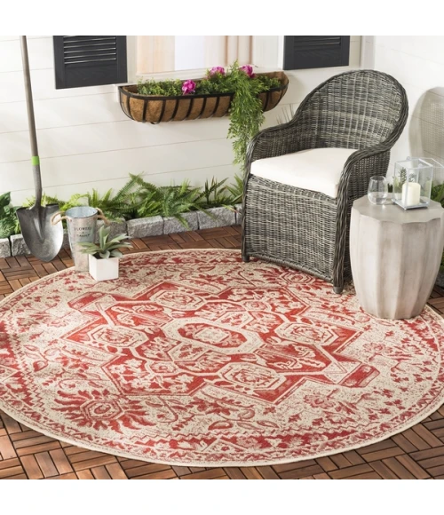 Safavieh Beach House BHS138 Red / Creme 6'-7" X 6'-7" Round Area Rug