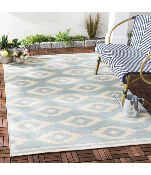 Safavieh Beach House BHS171 Cream / Aqua 2'-2" X 4' Accent Area Rug