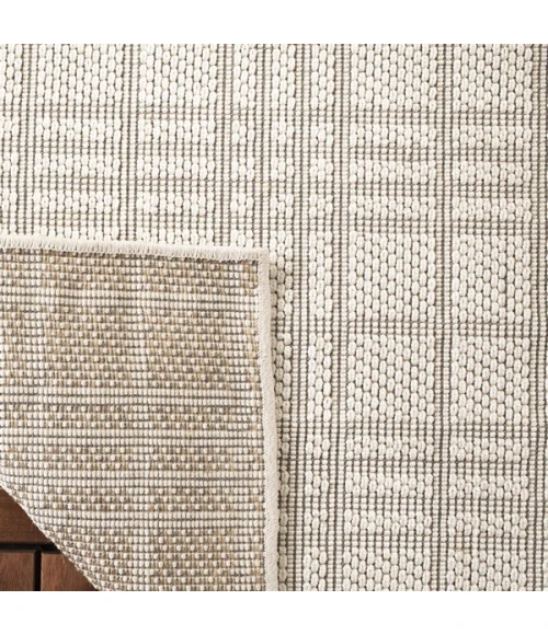 Safavieh Bermuda BMU802 Ivory / Light Grey 6'-7" X 6'-7" Round Area Rug