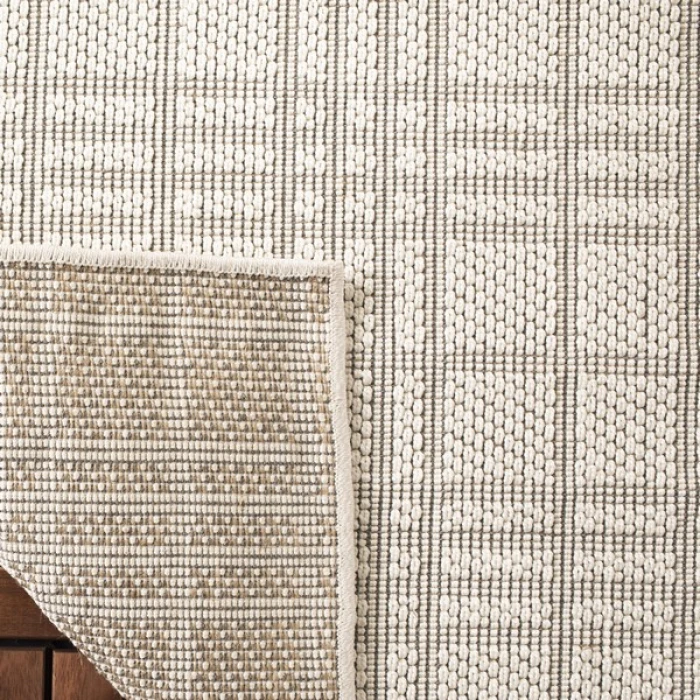 Safavieh Bermuda BMU802 Ivory / Light Grey 6'-7" X 6'-7" Round Area Rug