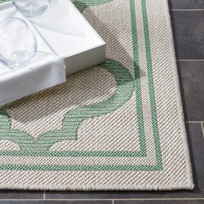 Safavieh Bermuda BMU810 Beige / Green 4' X 6' Rectangle Area Rug