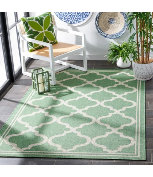 Safavieh Bermuda BMU810 Green / Beige 4' X 6' Rectangle Area Rug