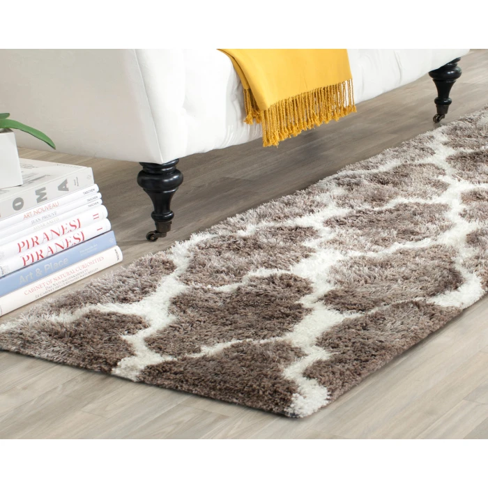 Safavieh Barcelona Shag BSG319 Silver / Ivory 2'-3" X 7' Runner Area Rug