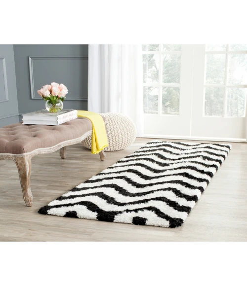 Safavieh Barcelona Shag BSG320 Ivory / Black 2' X 3' Accent Area Rug