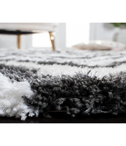 Safavieh Barcelona Shag BSG320 Graphite / Ivory 5' X 5' Round Area Rug