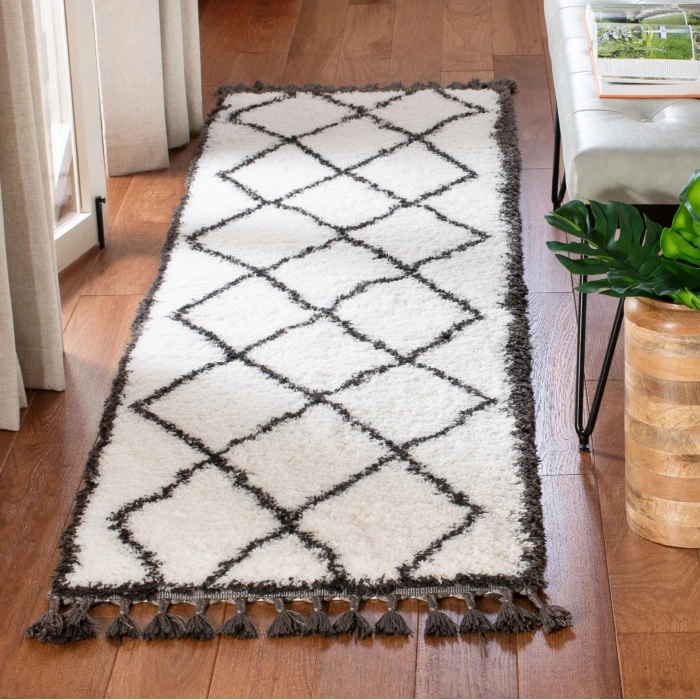 Safavieh Carmella Shag  Cream / Grey CRM226 2 ft. 2 in. X 8 ft. Runner Rug