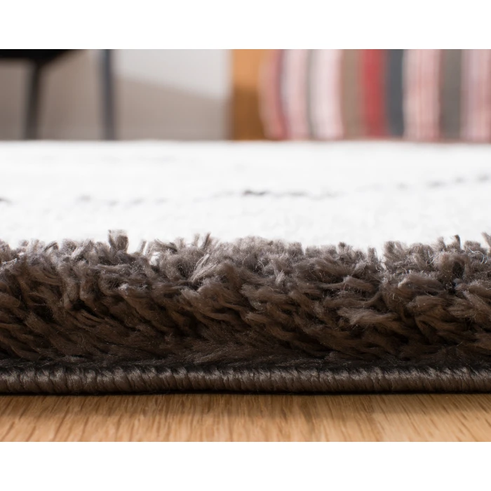 Safavieh Carmella Shag  Cream / Grey CRM226 6 ft. 7 in. X 6 ft. 7 in. Round Rug