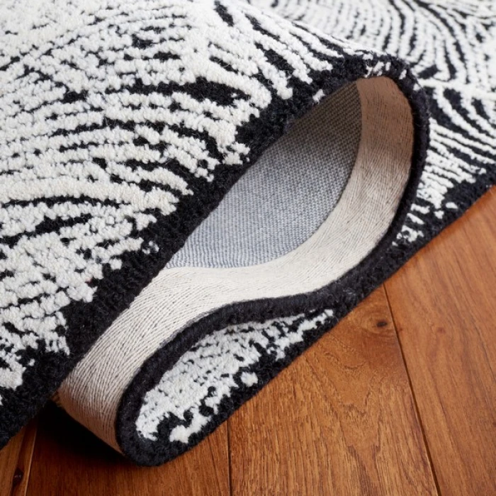 Safavieh Ebony Black / Ivory EBN101 6 ft. X 6 ft. Square Rug