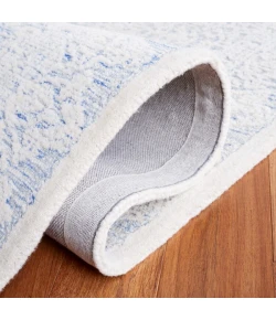 Safavieh Ebony Blue / Ivory EBN102 6 ft. X 6 ft. Round Rug