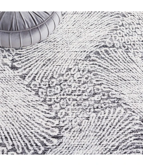 Safavieh Ebony Black / Ivory EBN105 6 ft. X 6 ft. Round Rug