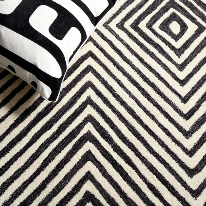 Safavieh Ebony Black / Ivory EBN150 2 ft. 3 in. X 9 ft. Runner Rug