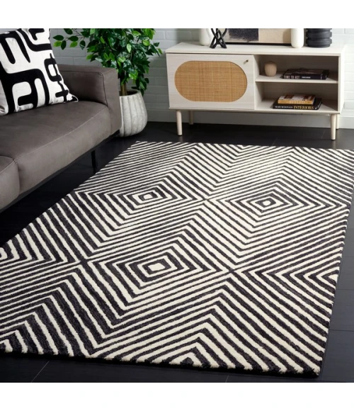Safavieh Ebony Black / Ivory EBN150 5 ft. X 8 ft. Rectangle Rug