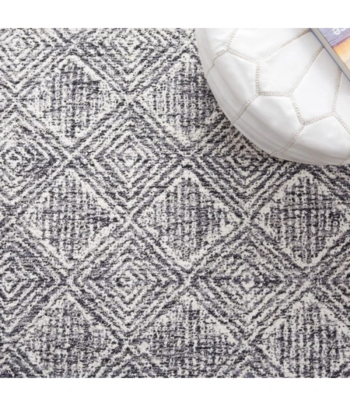 Safavieh Ebony Charcoal / Ivory EBN204 5 ft. X 8 ft. Rectangle Rug